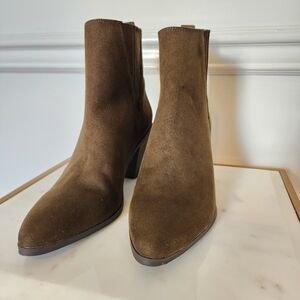 Esprit Olive Suede Boots